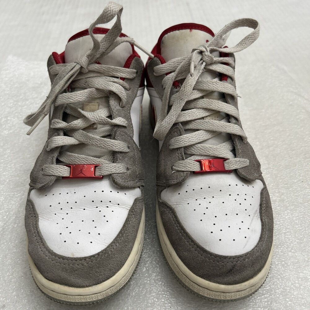 Air Jordan 1 Low SE (GS) Light Smoke Gray Red DM0589-016 Size 5 Y Distressed